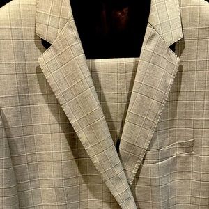 Hugo Boss 44 L brown suit in great condition